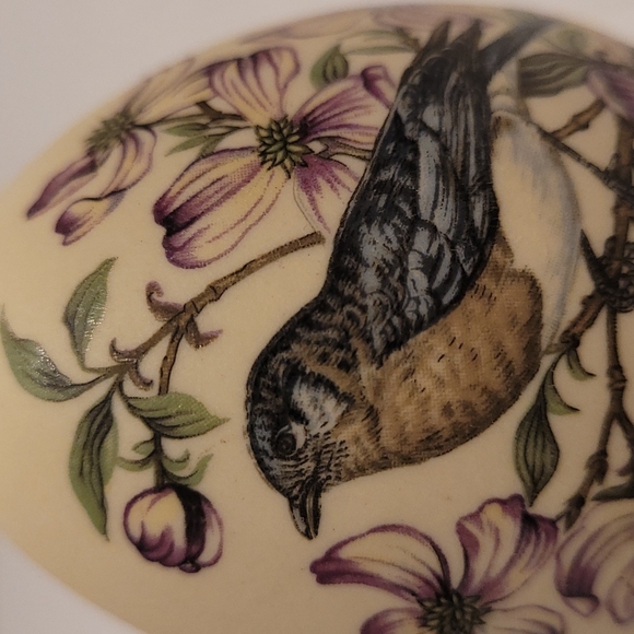 Beautiful Pair of Porcelain Eggs - Picture 8 of 16